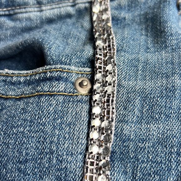 Stylish Bisou Mid-Wash Blue Jeans Size 6 wide leg - Picture 7 of 7